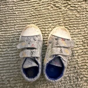 Kids Velcro Sneakers - Gray Converse style